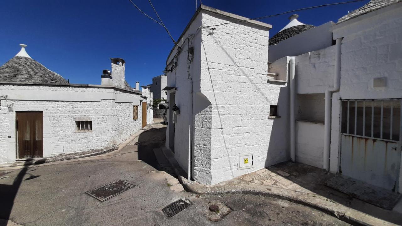 Capodigallo Holiday Trullo Monte Santo Alberobello Bagian luar foto